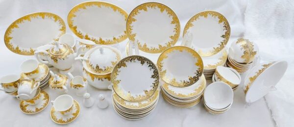 Ensemble de vaisselles de luxe gold
