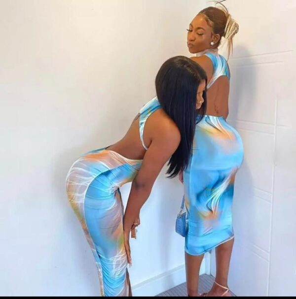 Robe moulante avec décolleté – Image 5