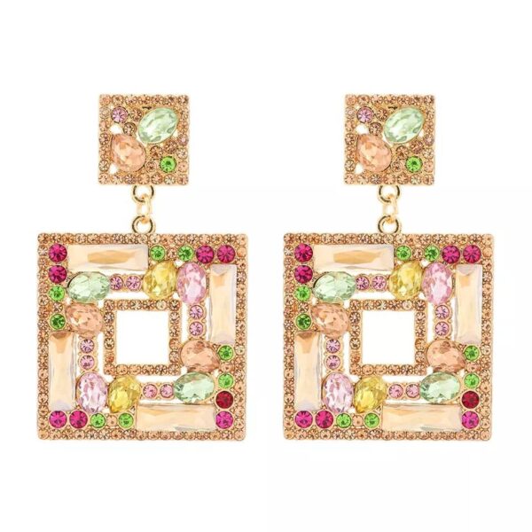 Boucle d'oreille en forme carrée- model classe