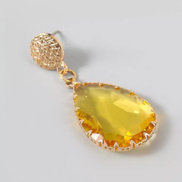 Boucle d'oreille-Jaune claire- très chic