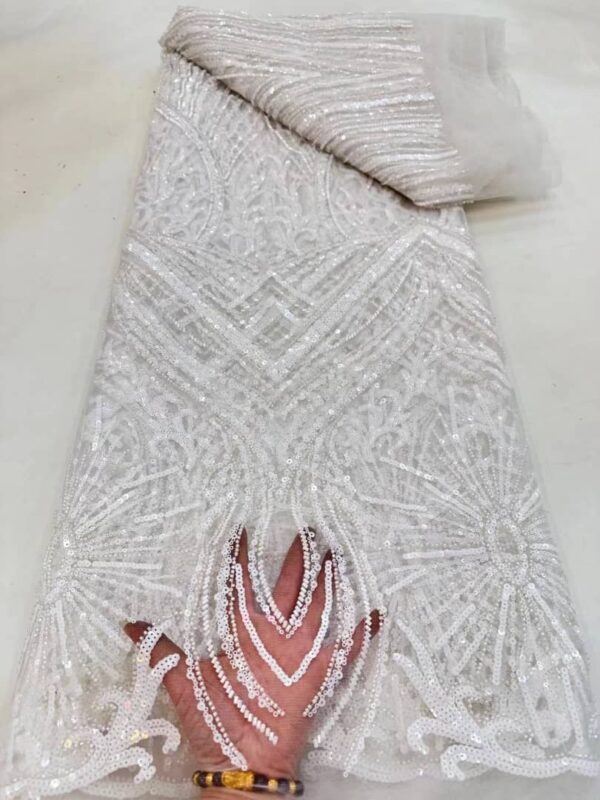 Généric Tissu brodé pour événement , fête Magnifique design très classe pour femme